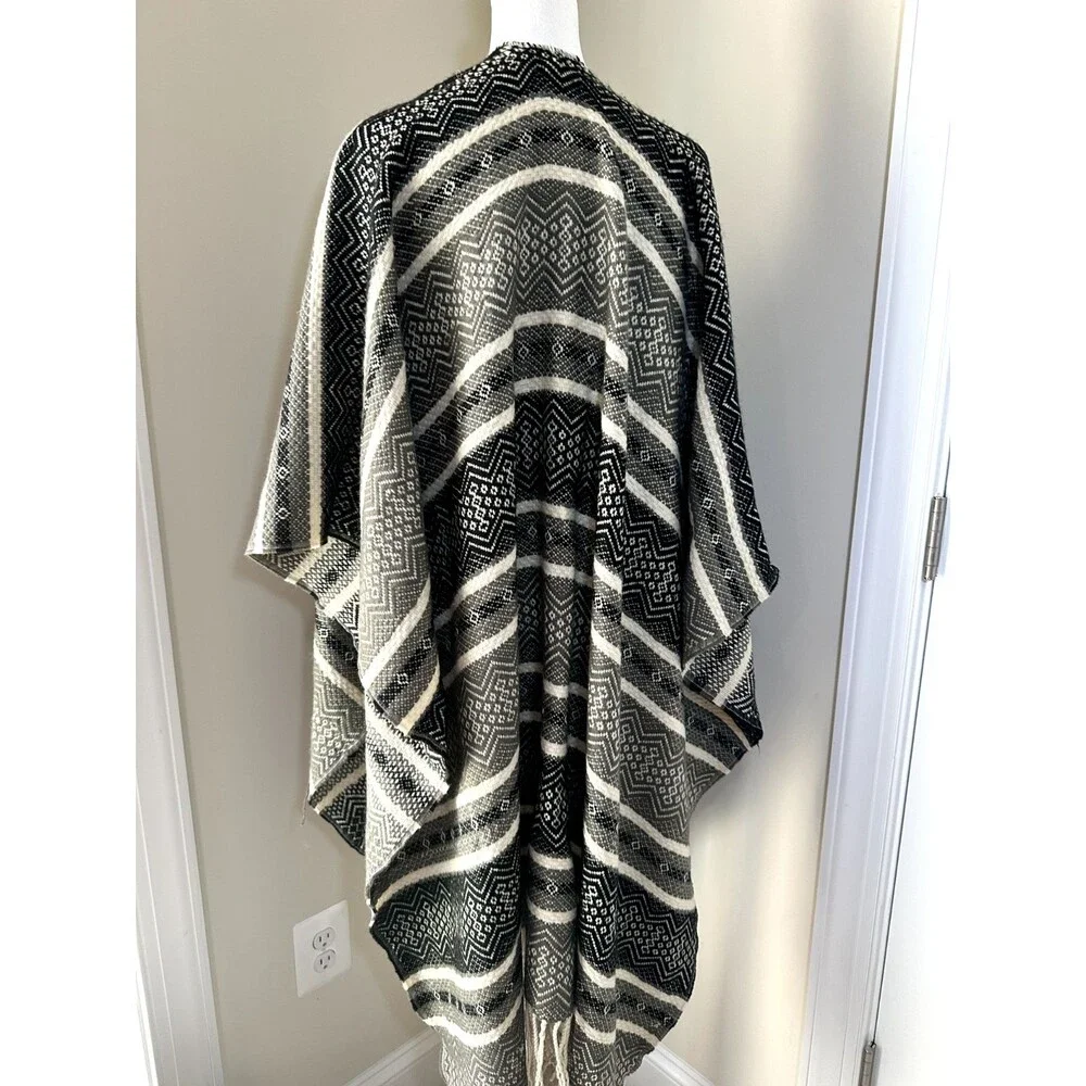 Torrid Ruana Wrap Geometric Print Azrec Western Fringe Cape Sz O/S